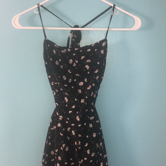 Forever21 jumpsuit, black , with small white Daisy! Open back. Has Pockets!!! - Picture 2 of 4